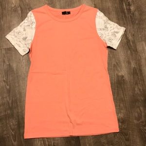 NWOT Peach lace sleeve ampersand tee